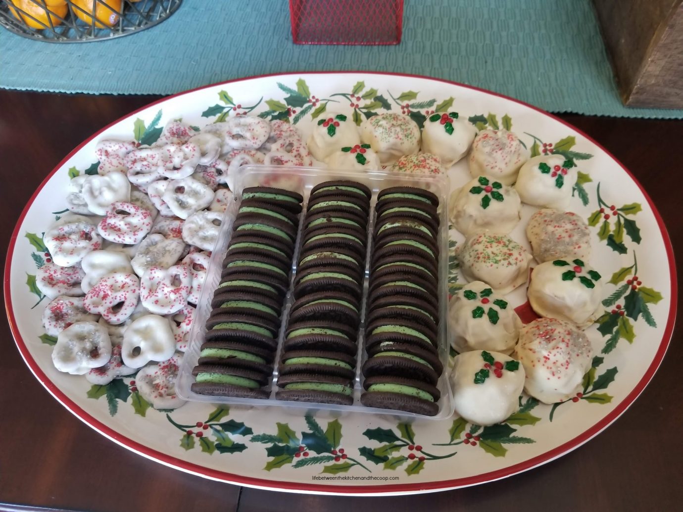 Christmas Almond Bark Pretzels