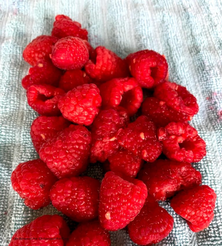 How to Make Dehydrated Raspberries for Food Storage